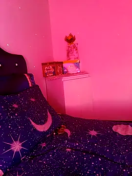 MisNicol online show from December 3, 8:19 pm