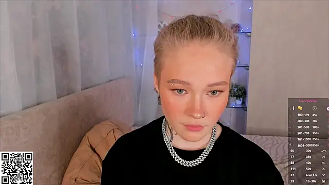 Snapshot of MaireLanda chatting on June 5, 6:52 am MaireLanda online show from June 5, 6:52 am