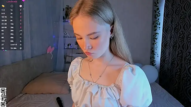 Snapshot of MaireLanda chatting on June 15, 4:12 am MaireLanda online show from June 15, 4:12 am