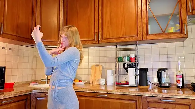 MatthewHoffis online show from February 7, 9:50 am