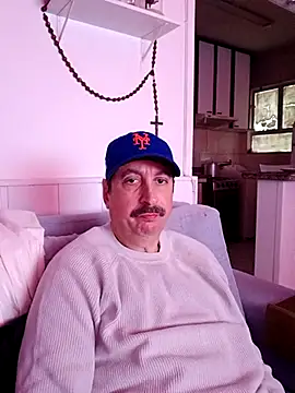 FocussedFreckle online show from March 14, 9:15 am