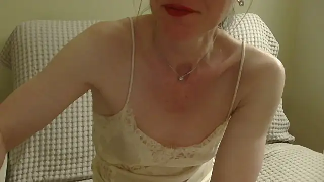 Snapshot of AuroraAG chatting on June 19, 11:53 pm AuroraAG online show from June 19, 11:53 pm