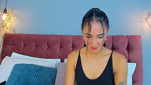 Samantha luv  online show from January 6, 2:37 am