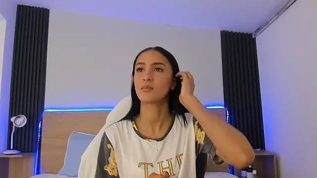 Samantha luv  online show from February 3, 3:04 am