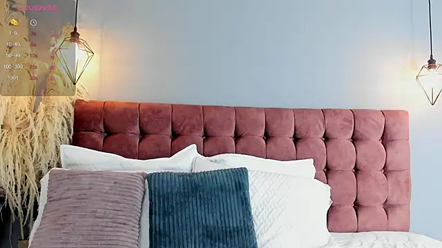 Samantha luv  online show from January 9, 2:51 am