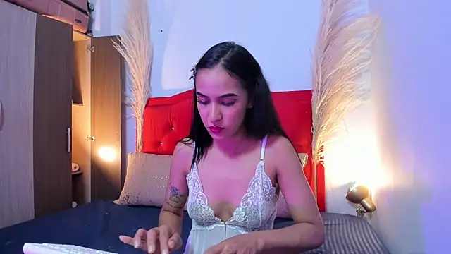 Samantha luv  online show from April 12, 12:25 am