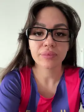 Snapshot of SiennaLuxexx chatting on February 22, 1:24 pm SiennaLuxexx online show from February 22, 1:24 pm