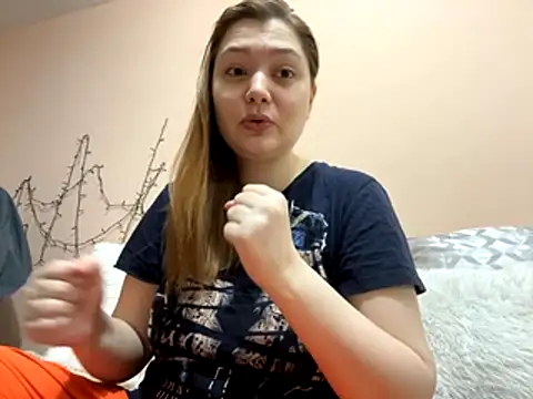 Ungoliant Kiss online show from December 4, 6:12 am