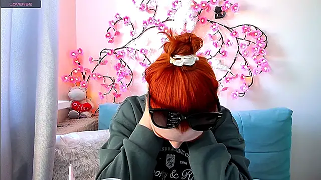 Ungoliant Kiss online show from May 23, 1:32 pm