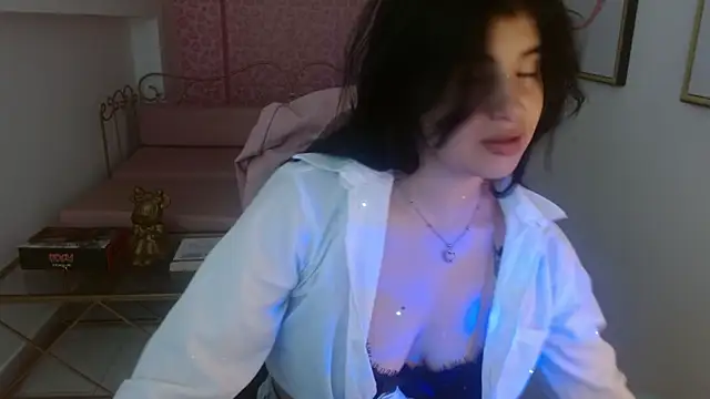 Nina harpper  online show from April 11, 1:37 pm