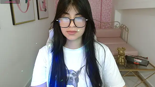 Nina harpper  online show from April 13, 1:04 pm