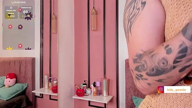 MissSavage  online show from April 16, 7:03 pm