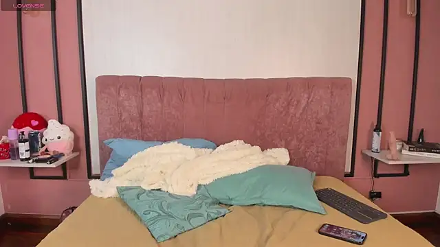 MissSavage  online show from April 9, 8:42 am