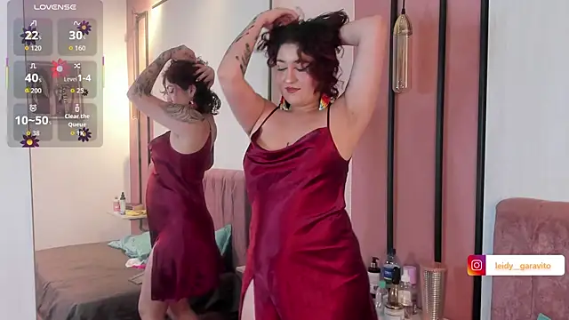 MissSavage  online show from April 17, 7:38 pm