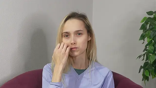 CasieStrawn online show from December 5, 8:24 am