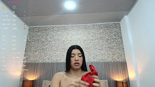 nicol alvarez online show from December 17, 11:26 am