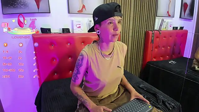 Snapshot of naughty_girlwd chatting on December 4, 3:16 am naughty girlwd online show from December 4, 3:16 am