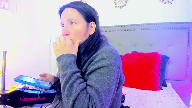 Andre cloefoxx  online show from February 18, 3:15 am