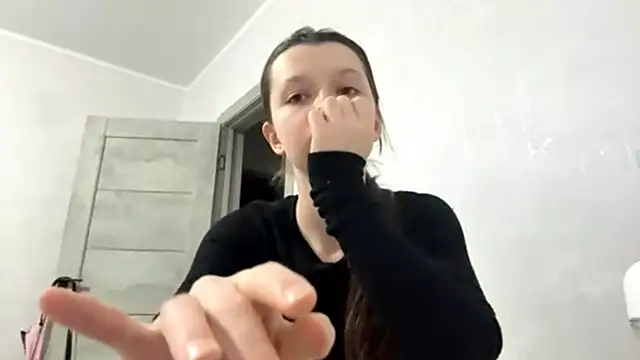 EllieBerrie online show from December 5, 8:17 pm