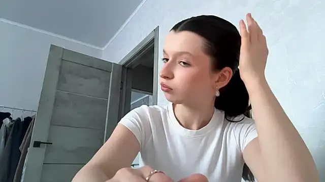 EllieBerrie online show from February 10, 1:10 pm