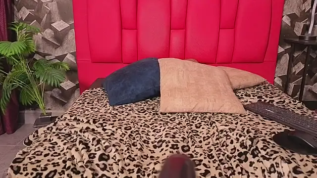 brandy thonspson online show from December 2, 10:33 pm