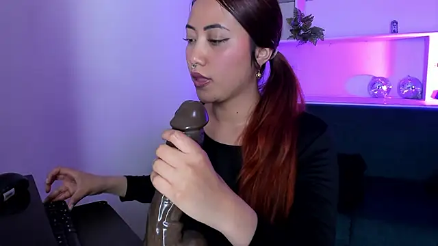 Snapshot of Saelivrae chatting on May 23, 7:35 pm Saelivrae online show from May 23, 7:35 pm