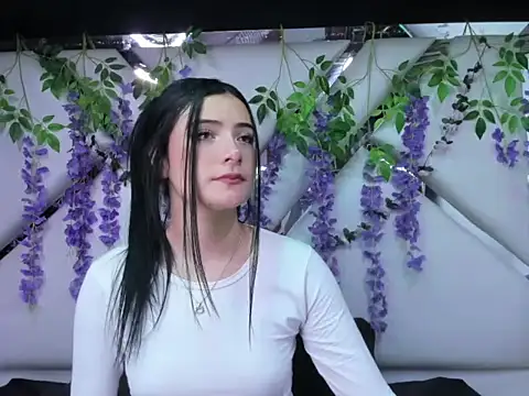 Snapshot of liinzy_rouse69 chatting on December 18, 2:54 pm liinzy rouse69 online show from December 18, 2:54 pm