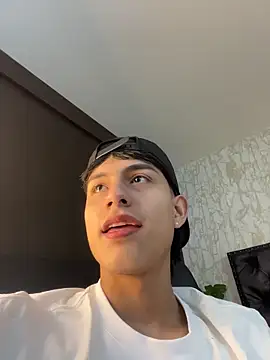 Lander Cruz online show from December 16, 7:51 pm