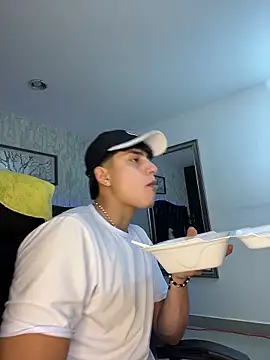 Lander Cruz online show from February 24, 7:59 pm