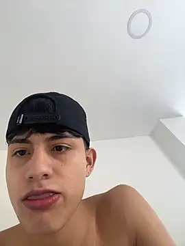 Snapshot of Lander_Cruz chatting on May 2, 2:44 pm Lander Cruz online show from May 2, 2:44 pm