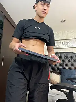 Snapshot of Lander_Cruz chatting on May 26, 7:45 pm Lander Cruz online show from May 26, 7:45 pm