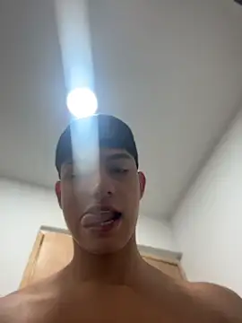 Snapshot of Lander_Cruz chatting on June 14, 8:21 pm Lander Cruz online show from June 14, 8:21 pm
