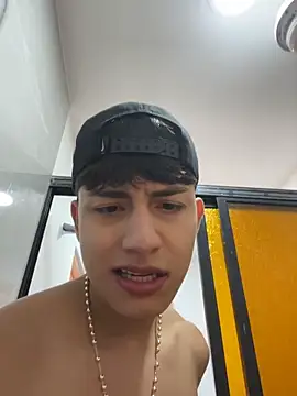 Snapshot of Lander_Cruz chatting on May 13, 5:20 pm Lander Cruz online show from May 13, 5:20 pm