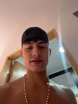 Snapshot of Lander_Cruz chatting on June 15, 5:34 pm Lander Cruz online show from June 15, 5:34 pm
