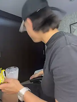 Lander Cruz online show from February 5, 8:04 pm