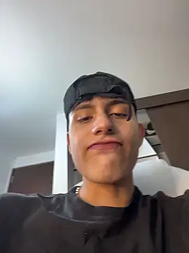 Snapshot of Lander_Cruz chatting on June 5, 6:13 pm Lander Cruz online show from June 5, 6:13 pm
