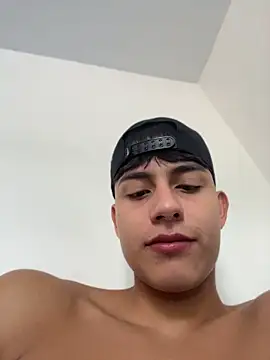 Snapshot of Lander_Cruz chatting on June 20, 2:44 pm Lander Cruz online show from June 20, 2:44 pm