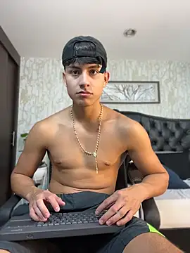 Snapshot of Lander_Cruz chatting on June 16, 7:58 pm Lander Cruz online show from June 16, 7:58 pm