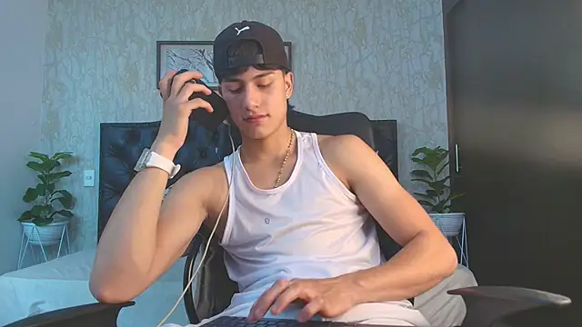 Lander Cruz online show from December 14, 6:02 pm