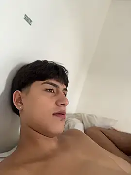 Snapshot of Lander_Cruz chatting on June 30, 4:18 pm Lander Cruz online show from June 30, 4:18 pm