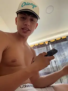 Snapshot of Lander_Cruz chatting on June 28, 4:57 pm Lander Cruz online show from June 28, 4:57 pm