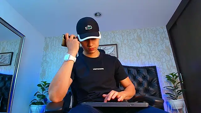 Lander Cruz online show from March 11, 7:19 pm