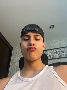 Snapshot of Lander_Cruz chatting on April 30, 8:57 pm Lander Cruz online show from April 30, 8:57 pm