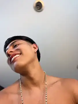Snapshot of Lander_Cruz chatting on May 27, 7:43 pm Lander Cruz online show from May 27, 7:43 pm