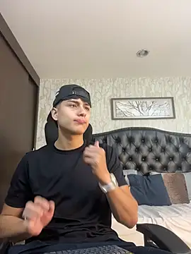 Snapshot of Lander_Cruz chatting on May 5, 7:39 pm Lander Cruz online show from May 5, 7:39 pm