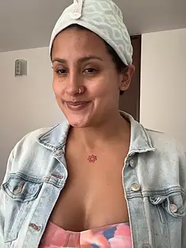 Snapshot of Silvana_Ruiz87 chatting on December 3, 3:22 pm Silvana Ruiz87 online show from December 3, 3:22 pm