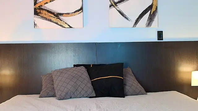 ViennaMilf online show from December 18, 11:25 am