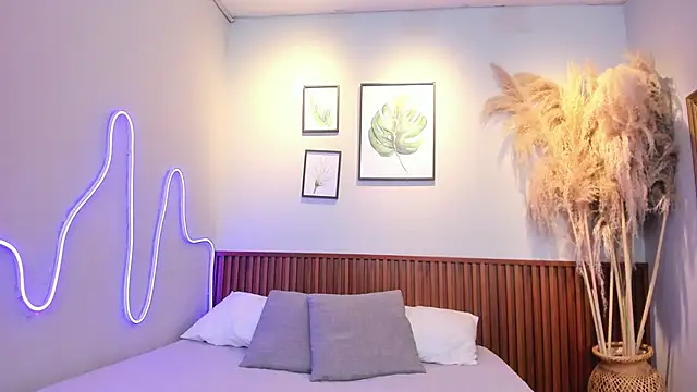 MIAROGGERSS online show from March 26, 4:00 am