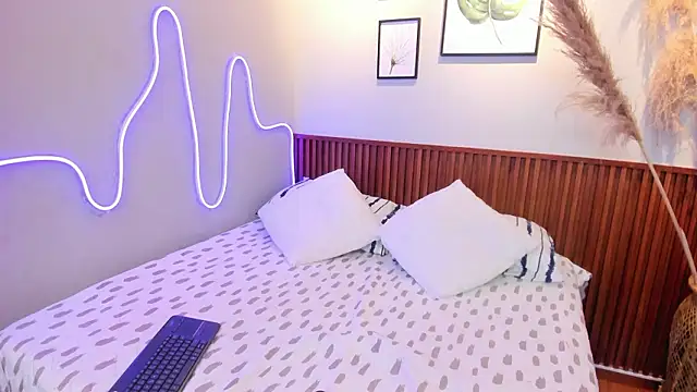 MIAROGGERSS online show from March 19, 4:01 am