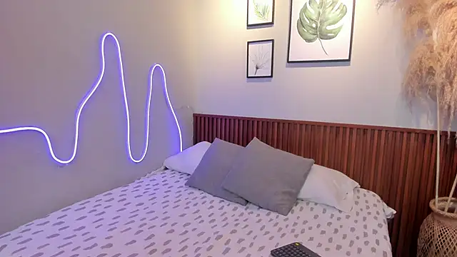 MIAROGGERSS online show from February 21, 4:03 am